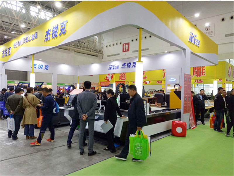 6163银河数控参加2018年武汉广告展